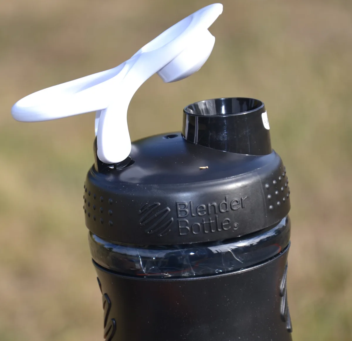 Шейкер спортивний BlenderBottle Tritan 590 мл Чорний/Білий