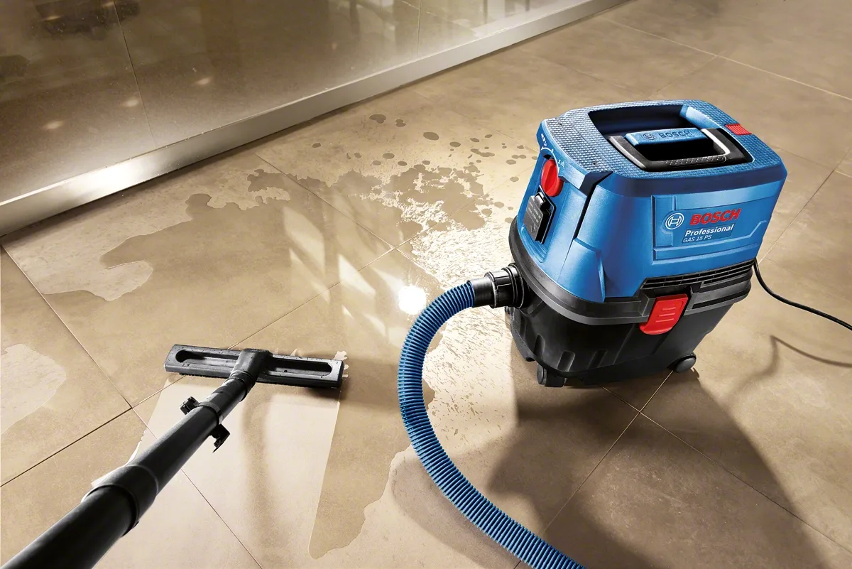 Професійний пилосос Bosch Professional GAS 15 PS, 1100 Вт, 220 мБар, контейнер на 15 л, вага 8 кг.