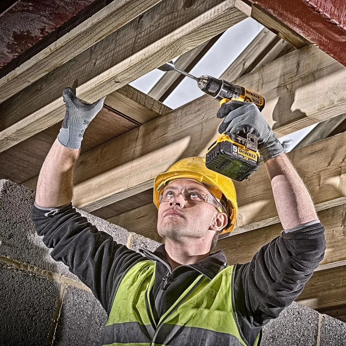 Комплект з двох акумуляторних інструментів DeWALT 18В: дриль-шурупокрут DCD791 та ударний шурупокрут DCF887 з акумуляторами 2х5А.