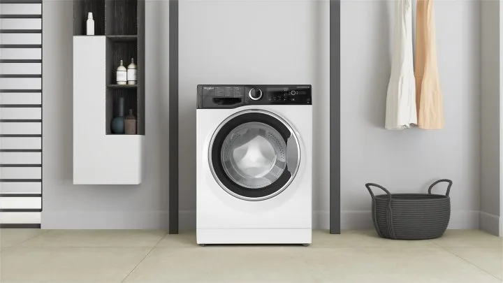 Фронтальна пральна машина Whirlpool, 6 кг, 1200 об/хв, клас енергоефективності A+++, 43 см, з дисплеєм, інверторним двигуном, чорн