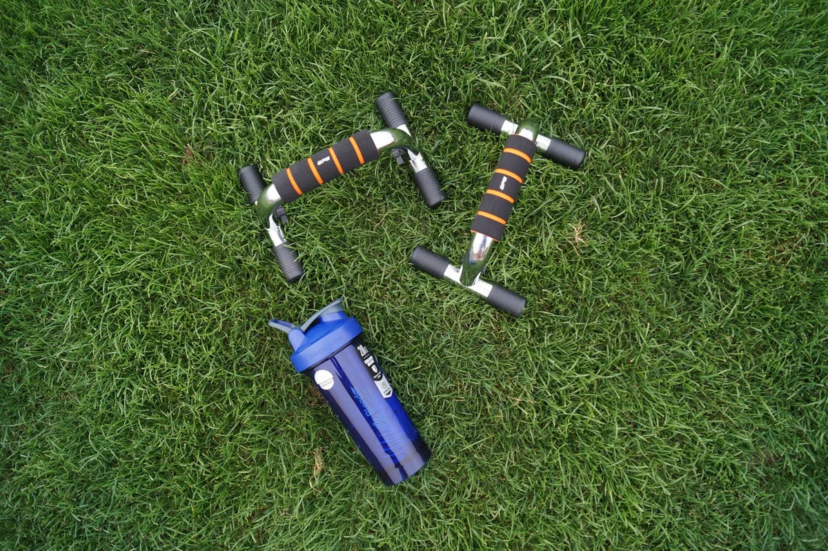 Спортивна пляшка шейкер BlenderBottle Tritan 940 мл Синя
