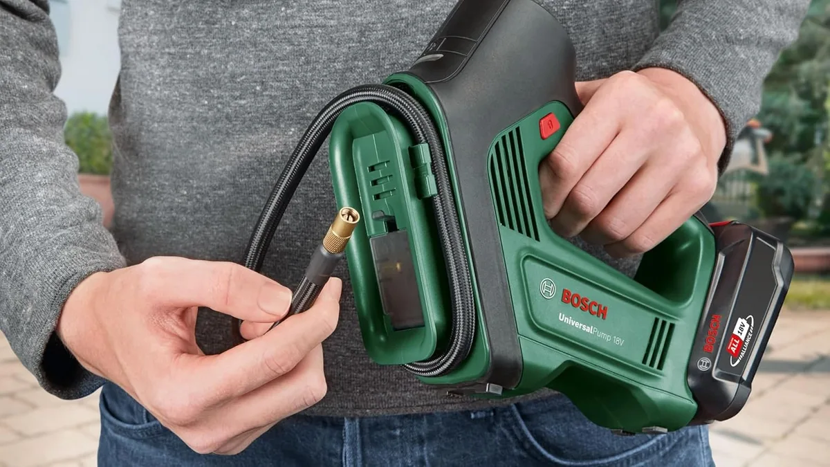 Компресор акумуляторний Bosch 18В без АКБ пластиковий чорний