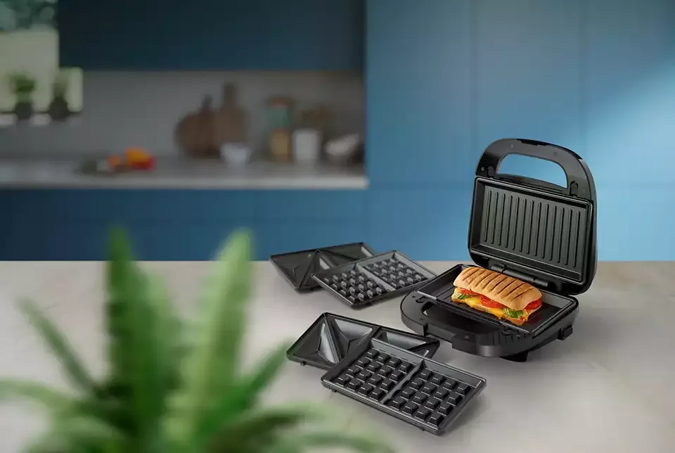 Мультимейкер Philips Series 5000, потужність 750 Вт, антипригарне покриття, 3 змінні пластини, пластиковий корпус, чорний з срібля