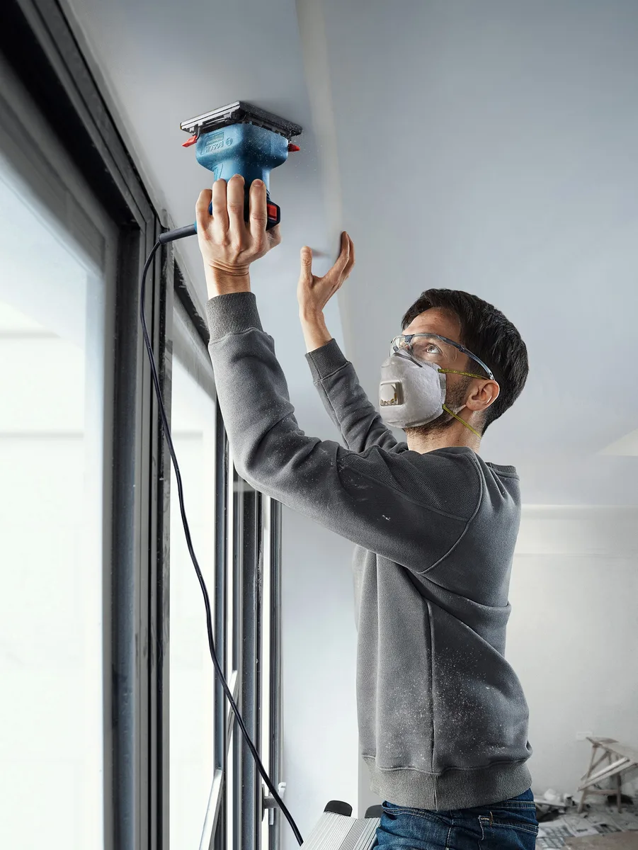 Шліфмашина вібраційна Bosch 220Вт легка для шліфування деревини та металу з низькою вібрацією