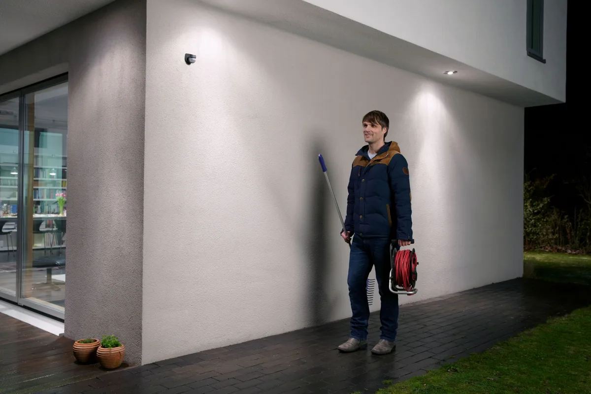 Датчик руху OSRAM чорний IP44 для зовнішнього застосування 110° 12 м