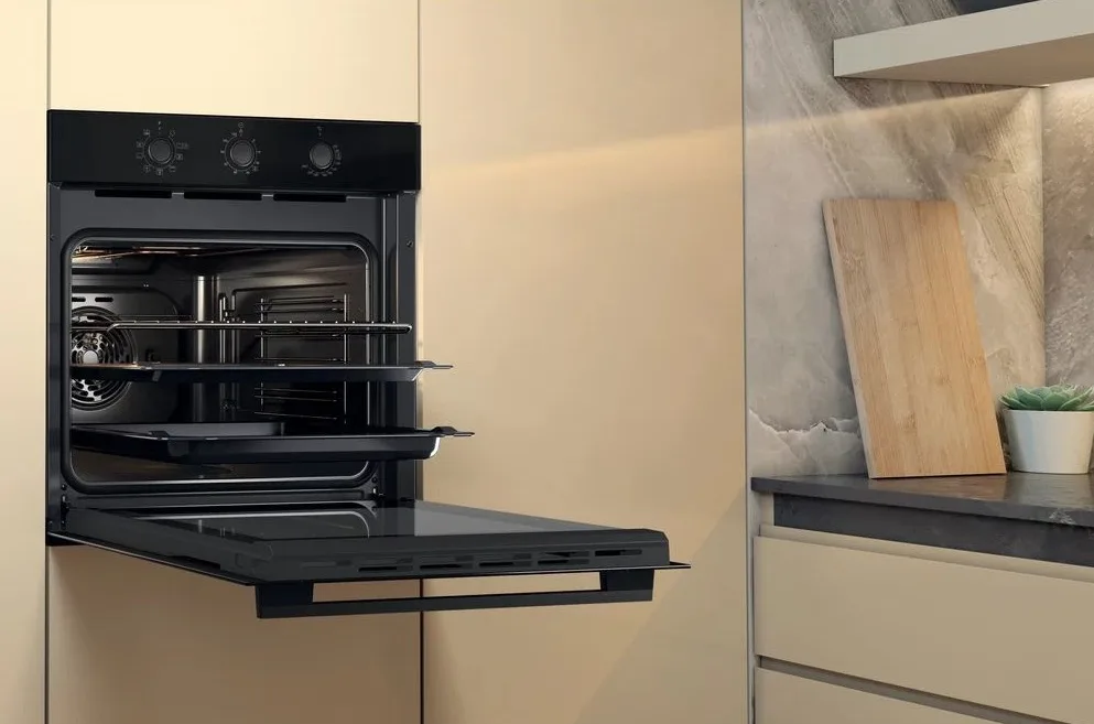 Електрична духова шафа Whirlpool, 71л, клас енергоефективності A, з конвекцією, чорного кольору.
