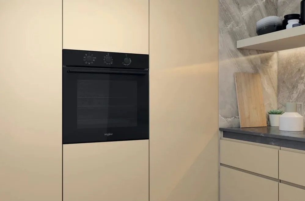 Електрична духова шафа Whirlpool, 71л, клас енергоефективності A, з конвекцією, чорного кольору.