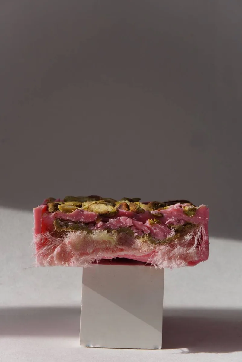 Шоколад з пішманіє Pink Velvet Gregory Mill 200 г білий шоколад з фісташками для десерту та подарунка