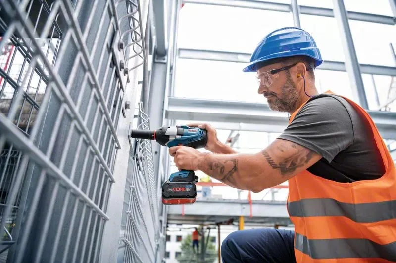 Аккумуляторный ударный гайковерт Bosch Professional GDS 18V-1050 H 18В 2x5А·час 1050/1700Нм до 1750об/мин квадратный