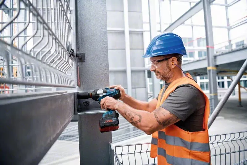 Аккумуляторный ударный гайковерт Bosch Professional GDS 18V-1050 H 18В 2x5А·час 1050/1700Нм до 1750об/мин квадратный