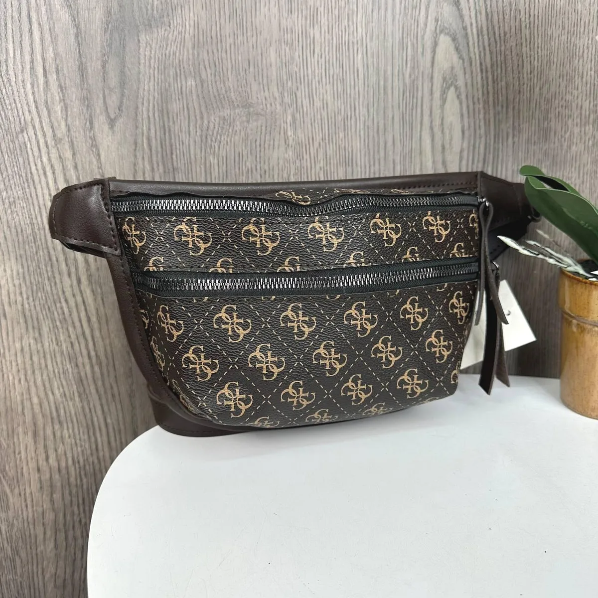 Женская бананка 24x16x4 см экокожа коричневая геометрический узор