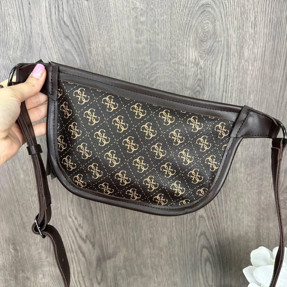 Женская бананка 24x16x4 см экокожа коричневая геометрический узор