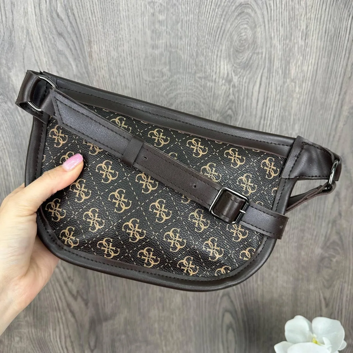 Женская бананка 24x16x4 см экокожа коричневая геометрический узор