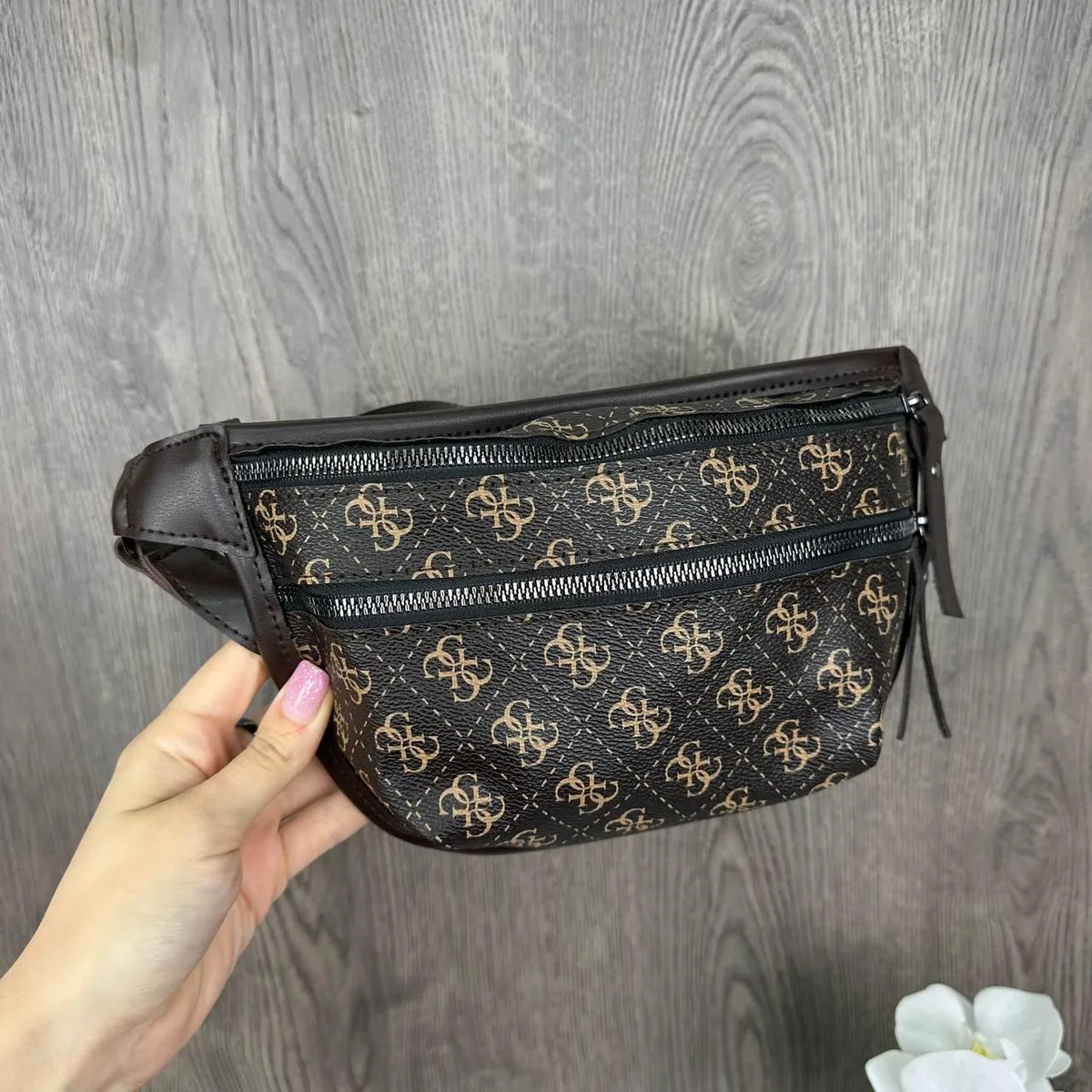 Женская бананка 24x16x4 см экокожа коричневая геометрический узор