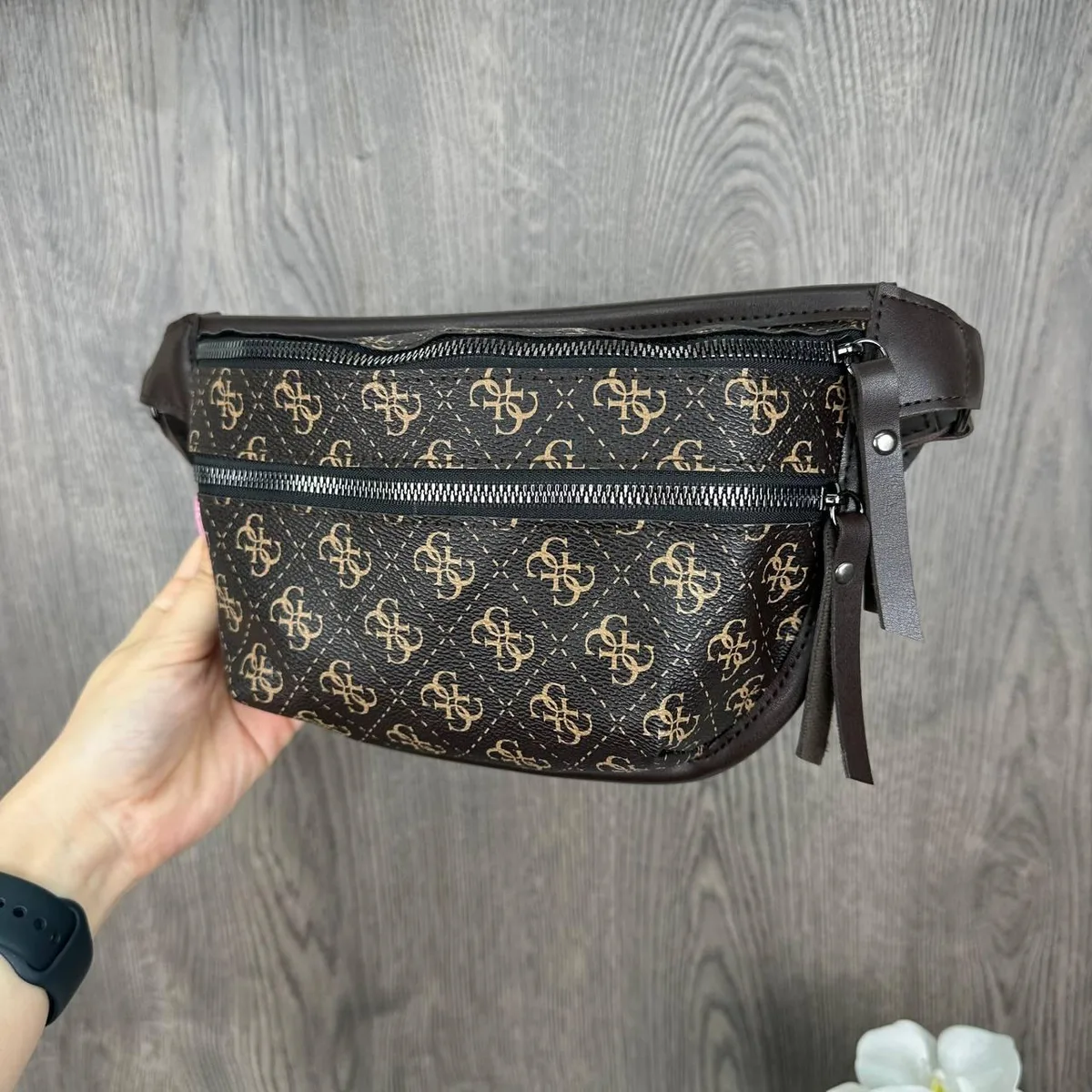 Женская бананка 24x16x4 см экокожа коричневая геометрический узор