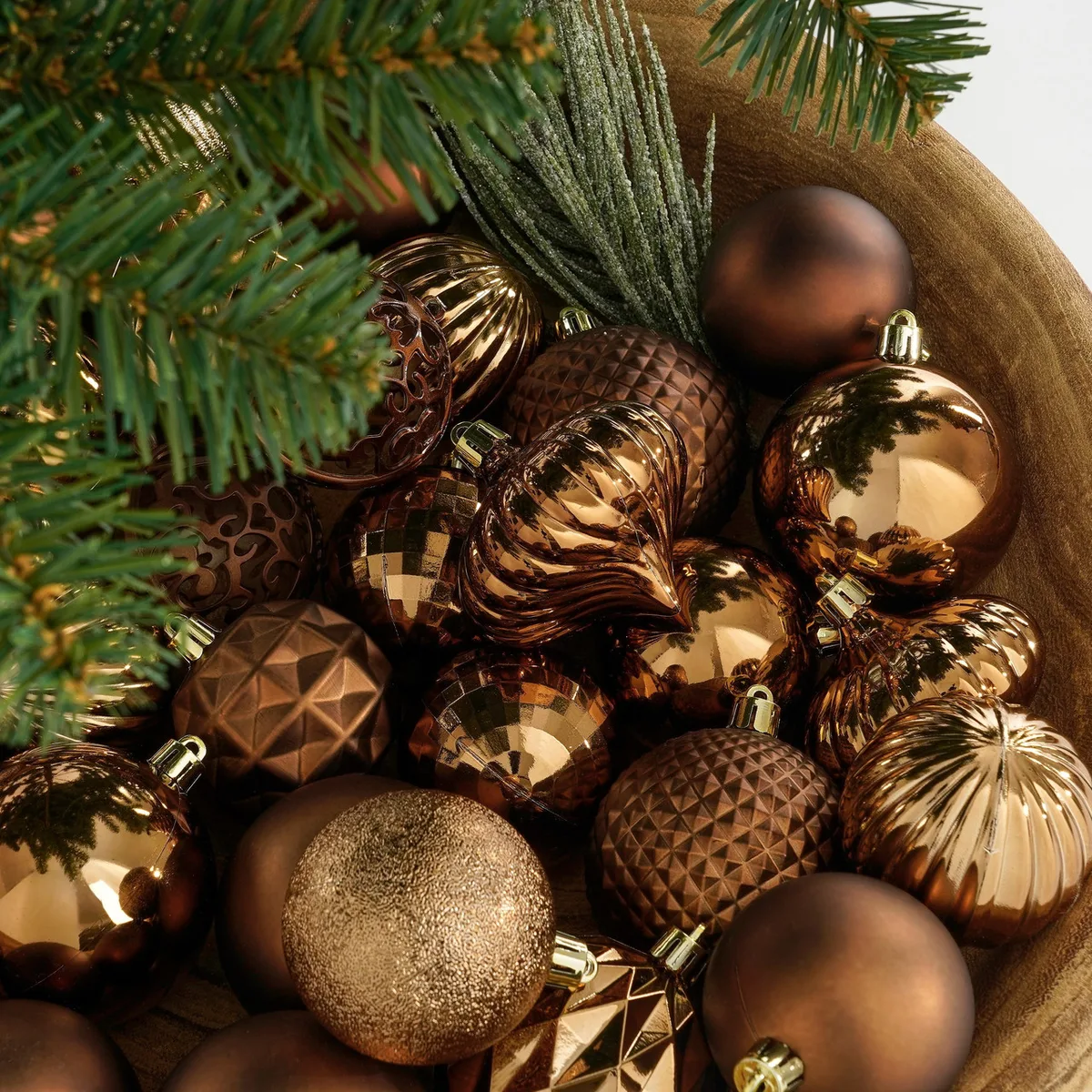 Елочные пластиковые шары Mica Decorations 60 шт Ø 7 6 см шоколадный