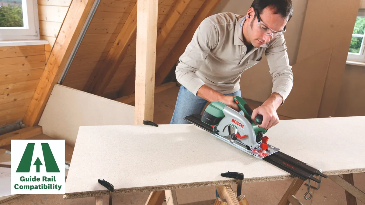 Дискова пила Bosch KS 55 A, 1200 Вт, діаметр 160 мм, вага 3.9 кг.