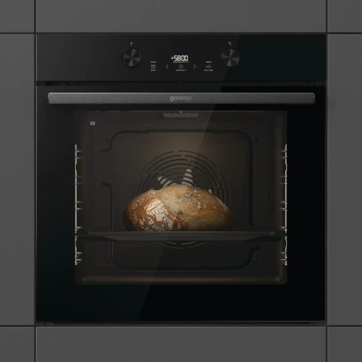 Електрична духова шафа Gorenje, 77 л, клас A+, парове приготування, сенсорний дисплей, піроліт очищення, чорний колір.
