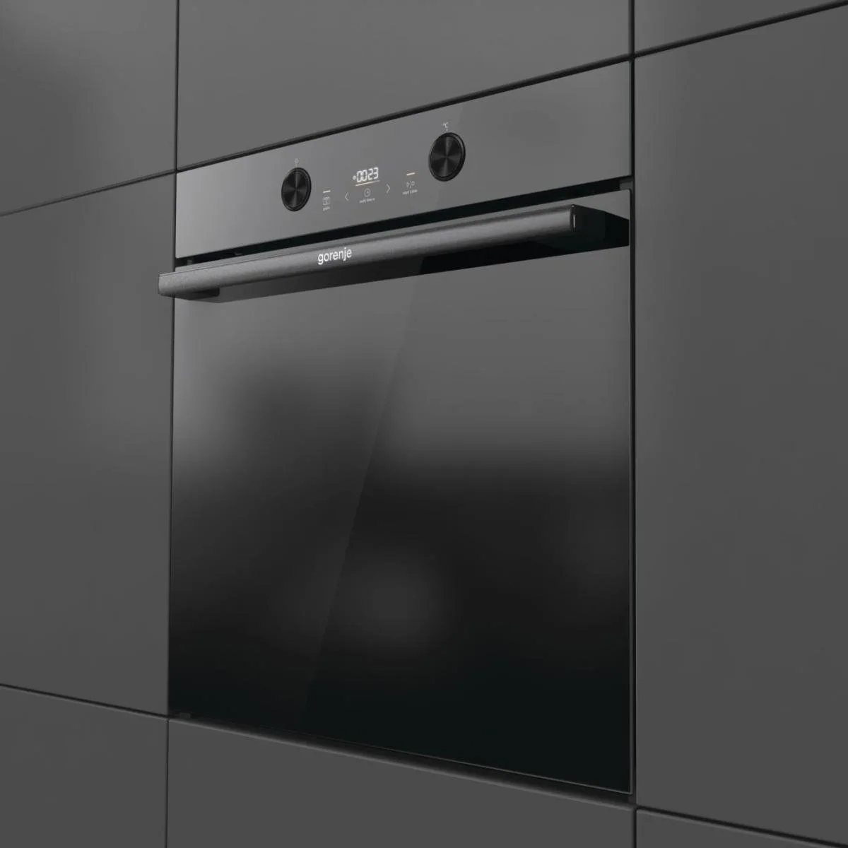 Електрична духова шафа Gorenje, 77 л, клас A+, парове приготування, сенсорний дисплей, піроліт очищення, чорний колір.