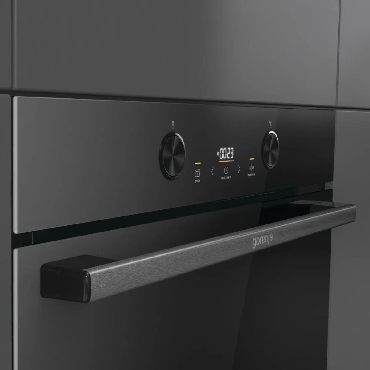 Електрична духова шафа Gorenje, 77 л, клас A+, парове приготування, сенсорний дисплей, піроліт очищення, чорний колір.