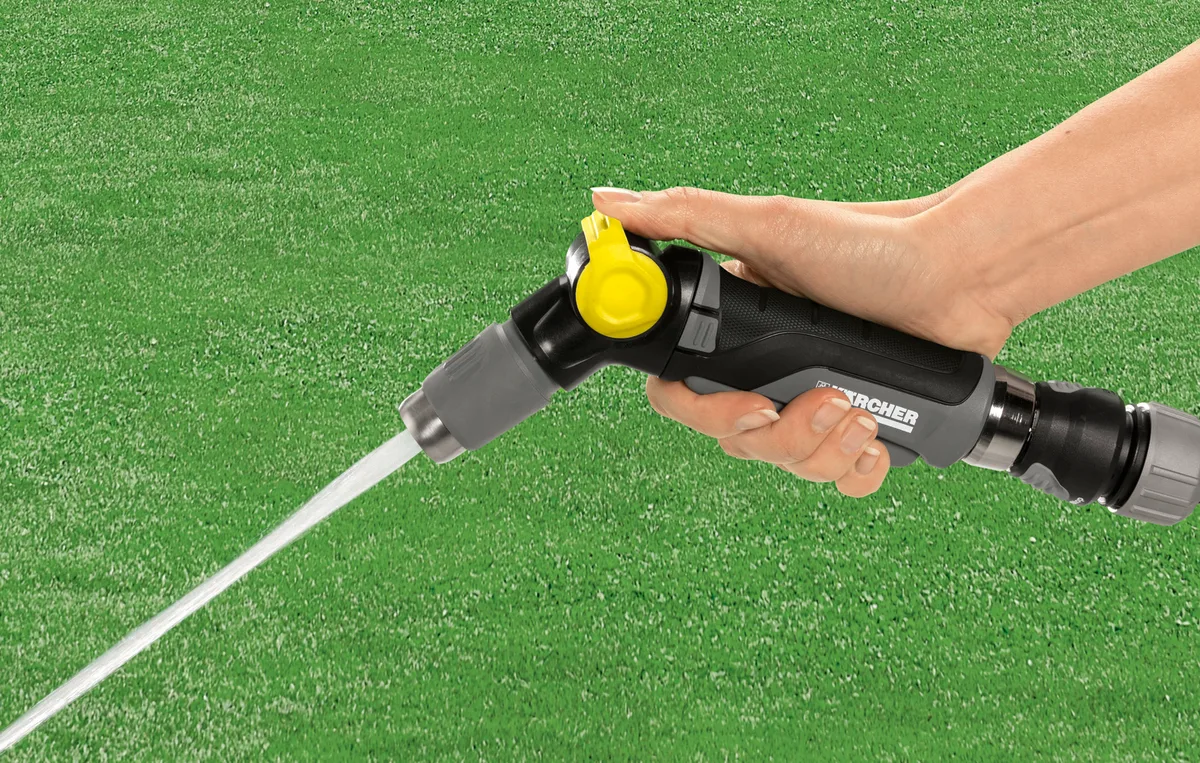 Ручний зрошувач Karcher "Преміум", пістолетного типу, металевий, з можливістю регулювання тиску води та форми струменя.