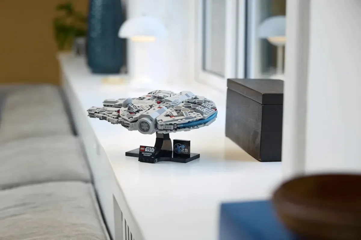 Конструктор LEGO Star Wars 18+ Зореліт Тисячолітній сокіл