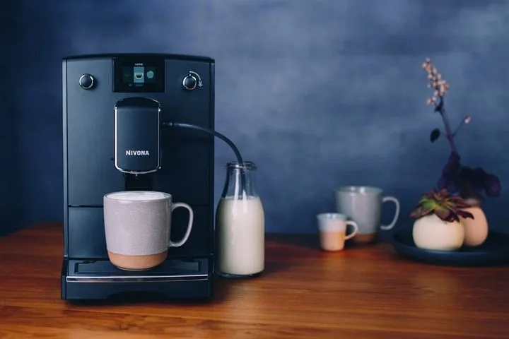 Кавоварка Nivona CafeRomatica 2.2л, для зернової та меленої кави, автоматичний капучинатор, 5 авторських рецептів - чорна.