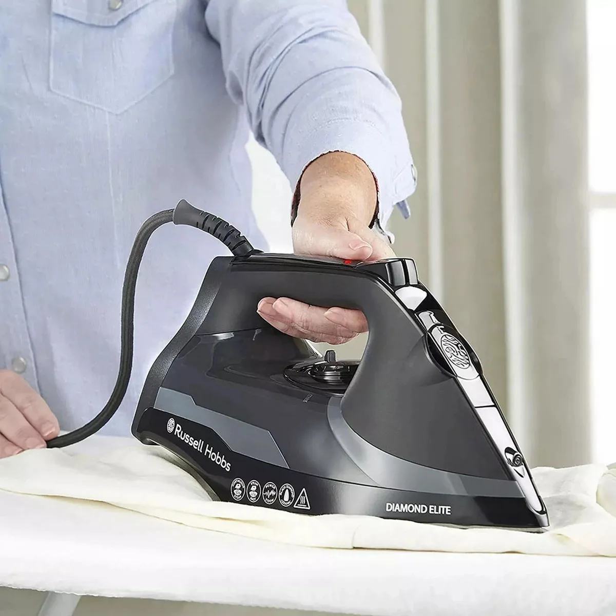 Праска Russell Hobbs Diamond Elite, 3100Вт, 350мл, паровий удар 220г, самоочищення, керамічна підошва, чорного кольору.