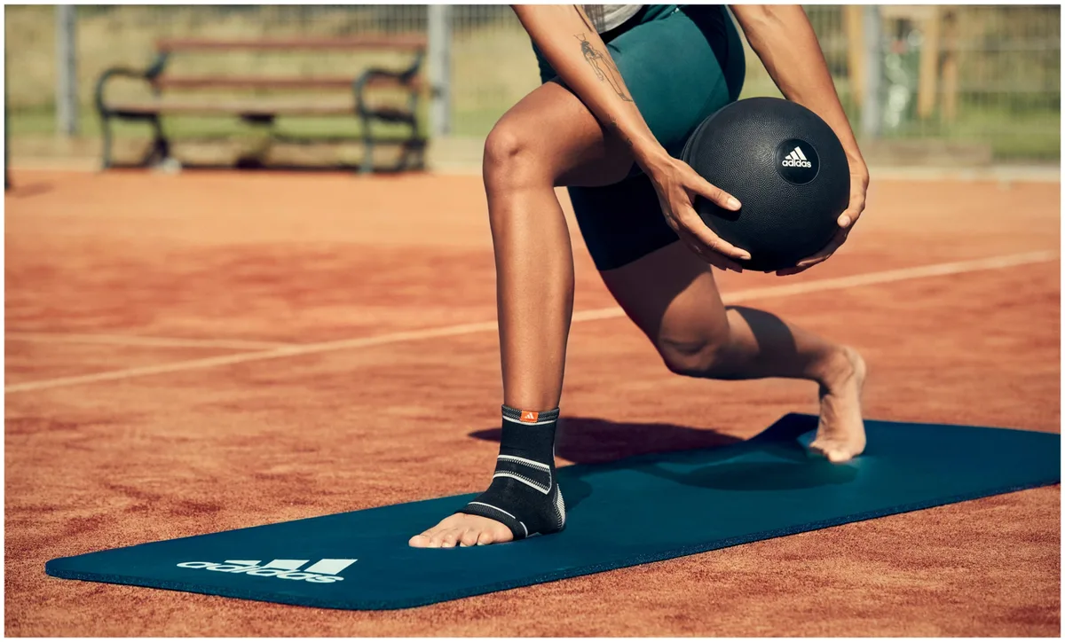 Фіксатор щиколотки Adidas нейлон спандекс S чорний