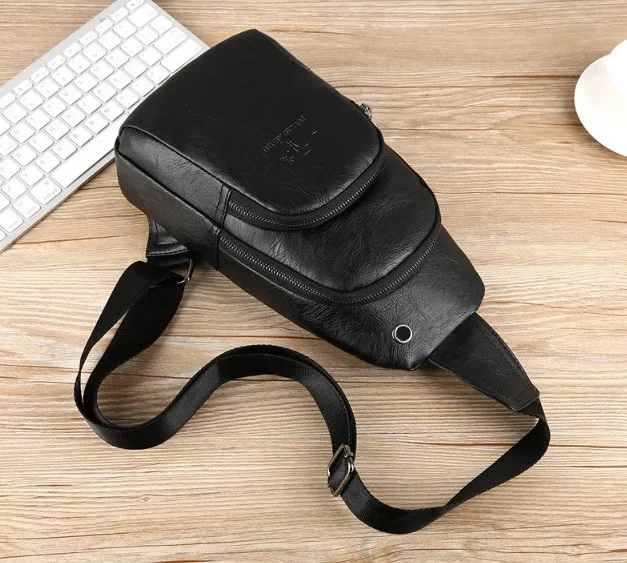 Мужская сумка-бананка экокожа 32х17х8 см черная с USB-портом