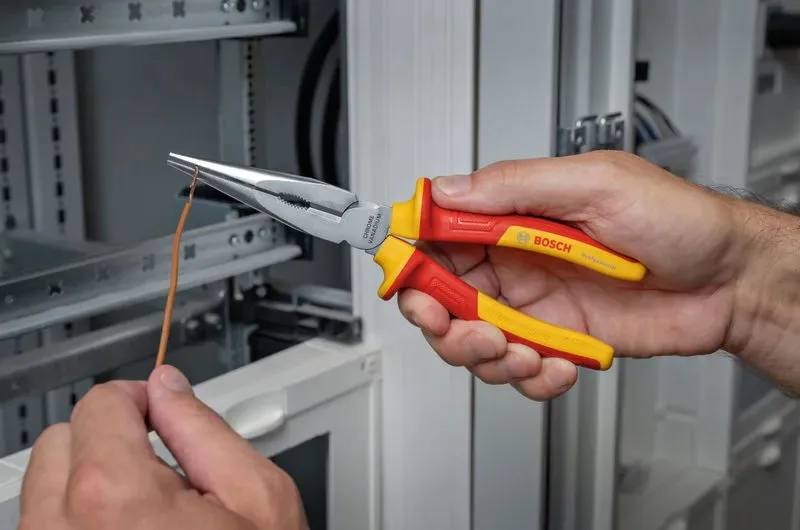 Плоскогубці з довгим носом Bosch Professional VDE 200мм для електромонтажу ізоляція під напругою 1000В