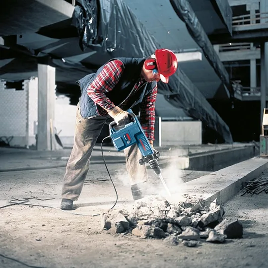 Відбійний молоток Bosch Professional GSH 11E, 1500 Вт, 16.8 Дж, 900-890 уд/хв, вага 10.1 кг.