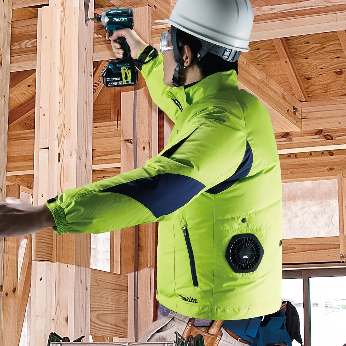 Акумуляторна куртка Makita LXT/CXT, 10.8-18В, з вентиляцією, поліестер, розмір M, зелений, вага 0.43 кг.