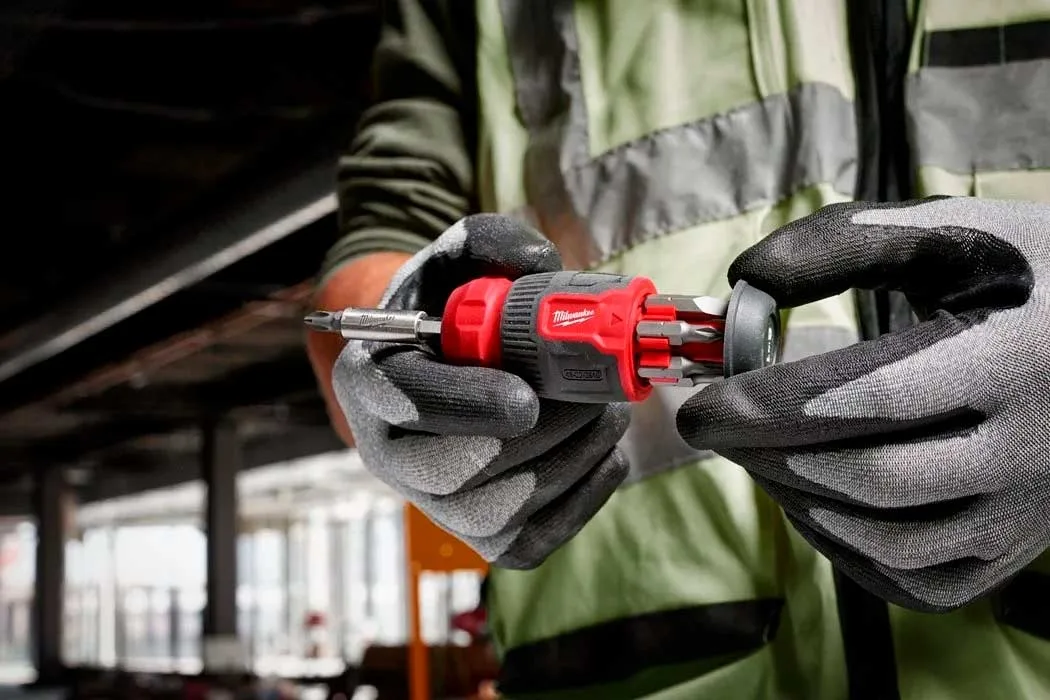 Викрутка Milwaukee 8 насадок двокомпонентна рукоятка PH1 PH2 PZ1 PZ2 T15 SL 0,6x4,5 SL 1,2x6,5 мм