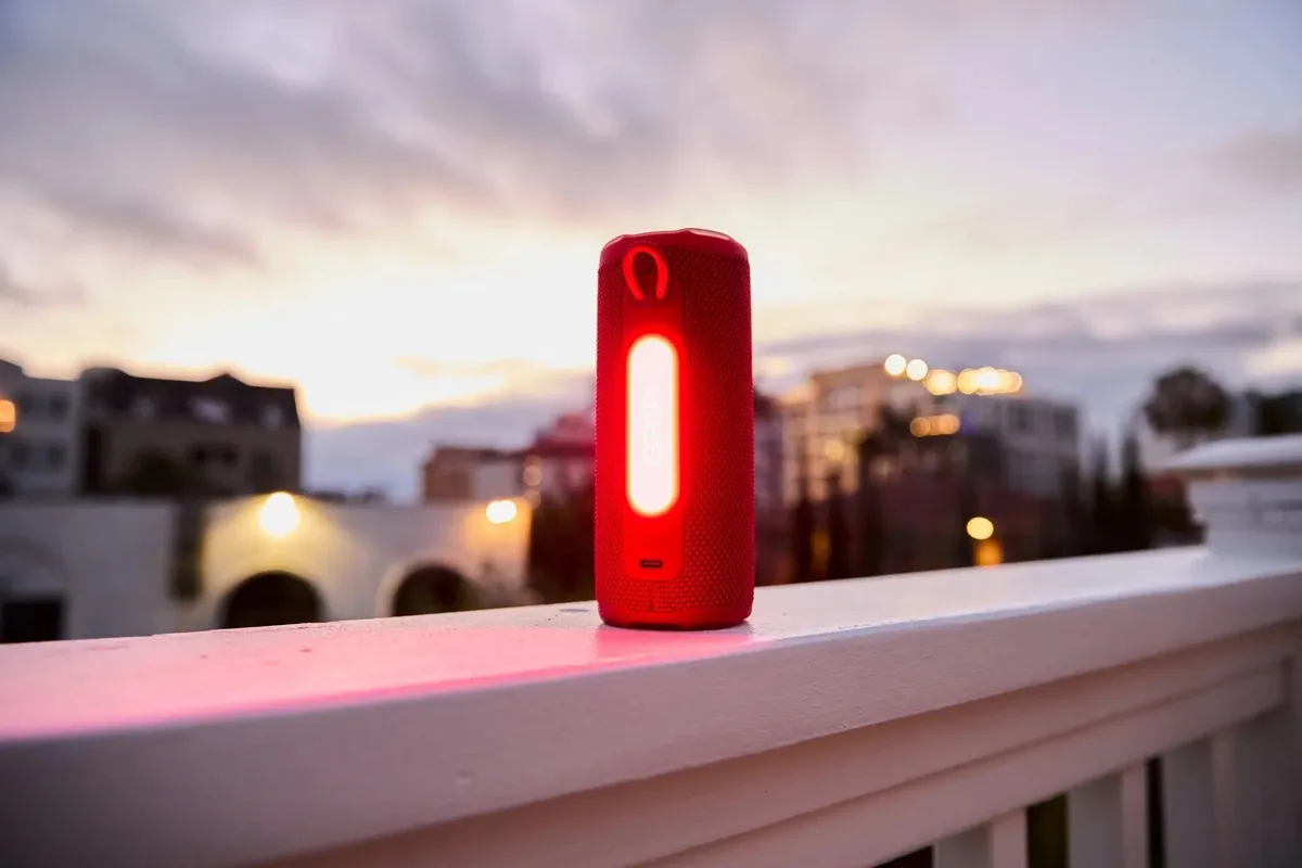 Портативна акустика JBL пластик тканина 64х152,5х65,2 мм червона