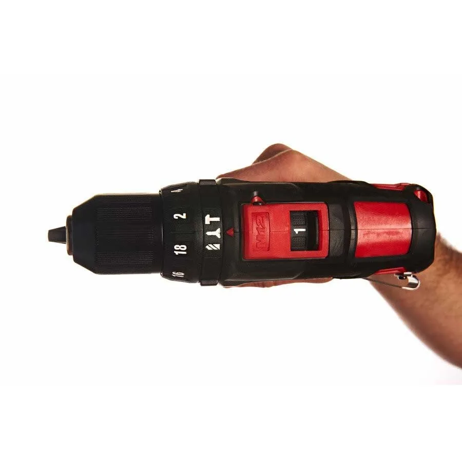 Аккумуляторная шуруповерт-дрель Milwaukee M12 BPD-202C 12В, 2 батареи по 2А·ч, момент 30Нм, скорость 0-1500 об/мин, с зарядным устройством, в кейсе, вес 12 кг