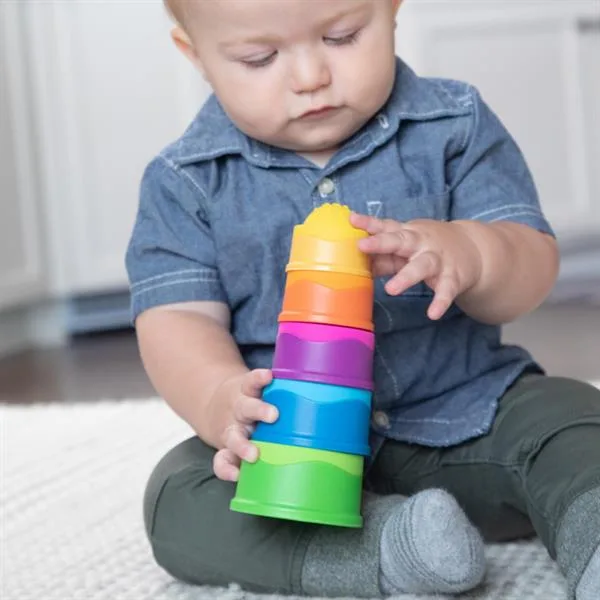 Пирамидка Fat Brain Toys силиконовая 26 см разноцветная