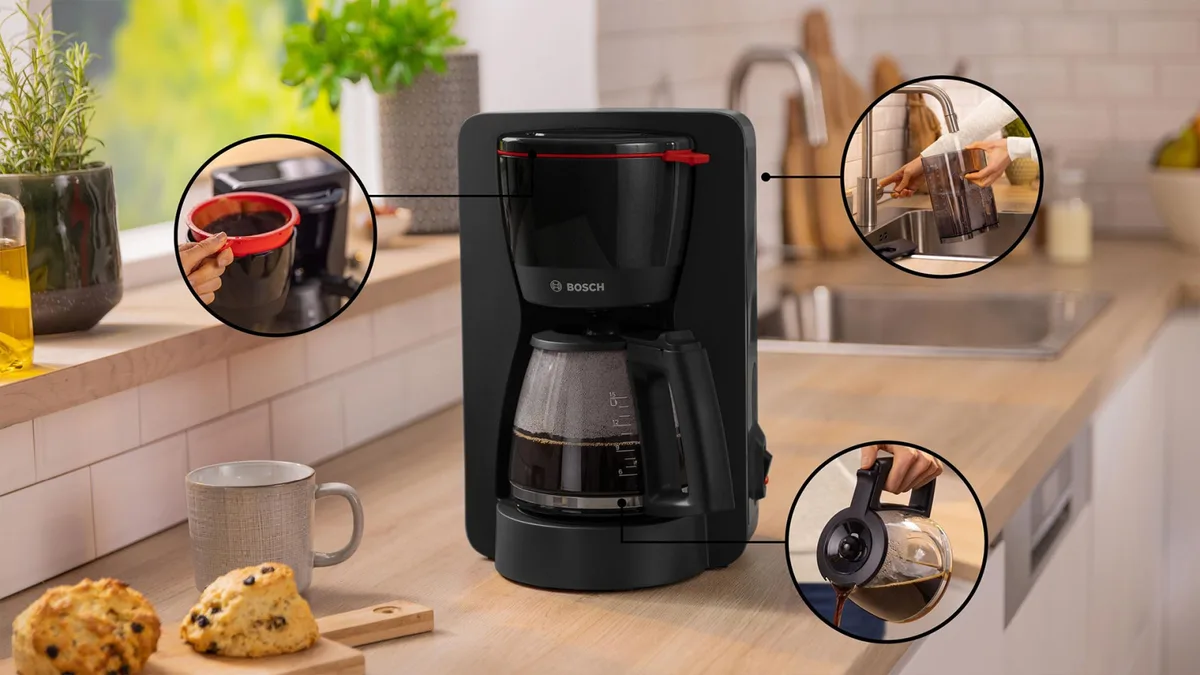 Кавоварка Bosch крапельного типу, об'ємом 1.25 л, для меленої кави, чорного кольору.