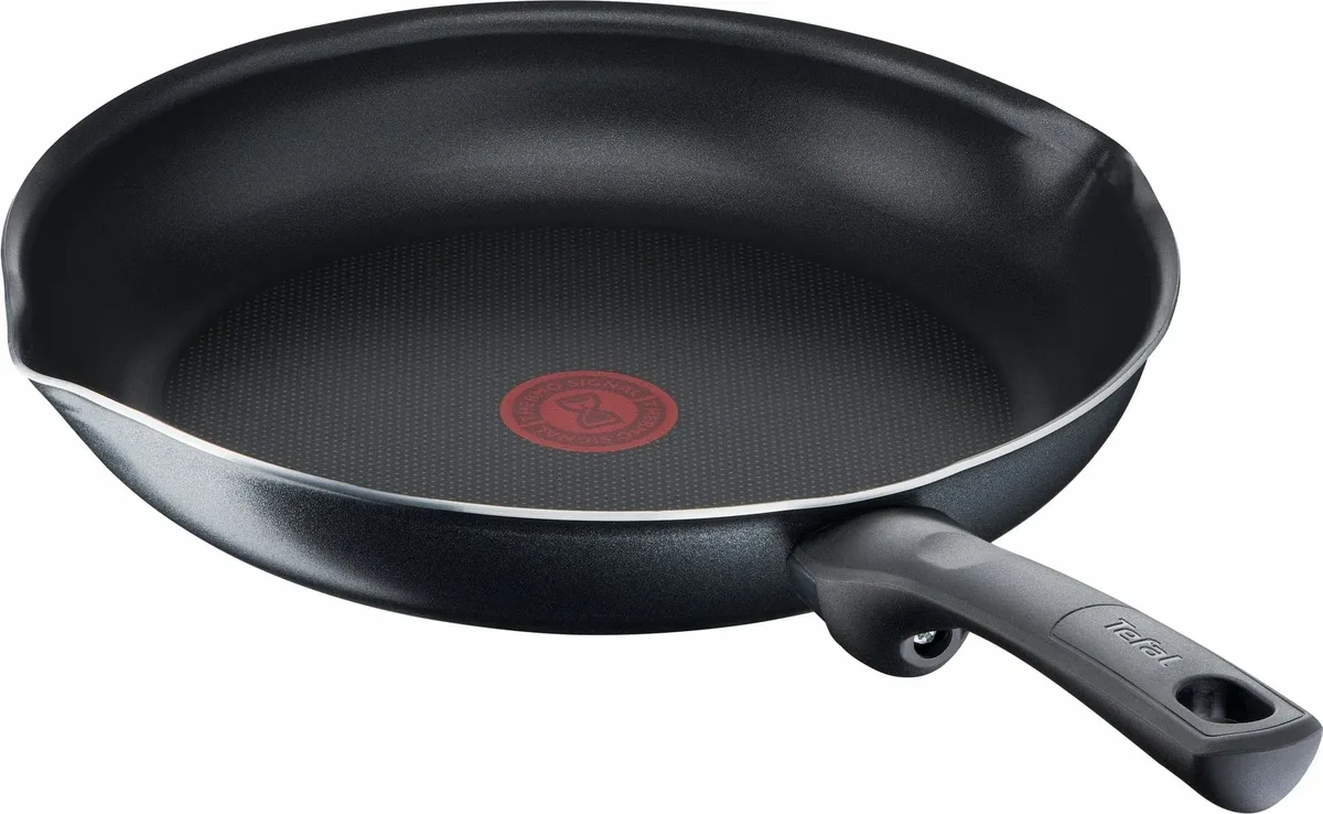 Сковорода з кришкою Tefal Day by Day, 24 см, алюмінієва, з бакелітовою ручкою та скляною кришкою, чорного кольору.