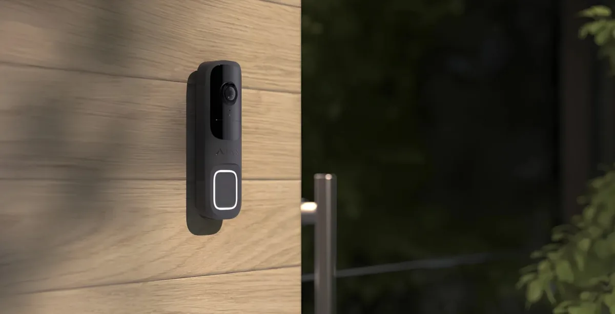 Видеозвонок Ajax Doorbell, универсальная установка, 4 МП, 155° вертикальный, 90° горизонтальный, ИК 6 м, дальность обнаружения движения 4 м, искусственный интеллект, Wi-Fi, графит.