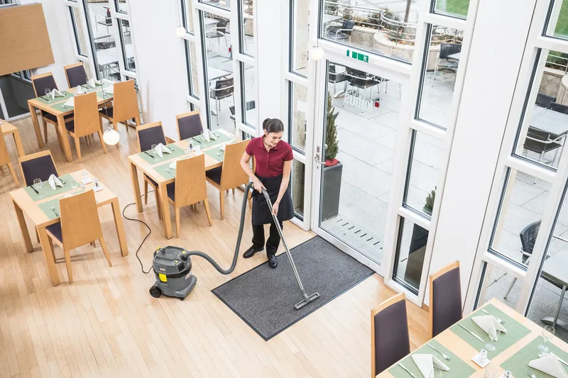 Професійний пилосос Karcher NT 22/1 Ap, 1300 Вт, 249 мБар, контейнер на 22 л, вага 5.7 кг.