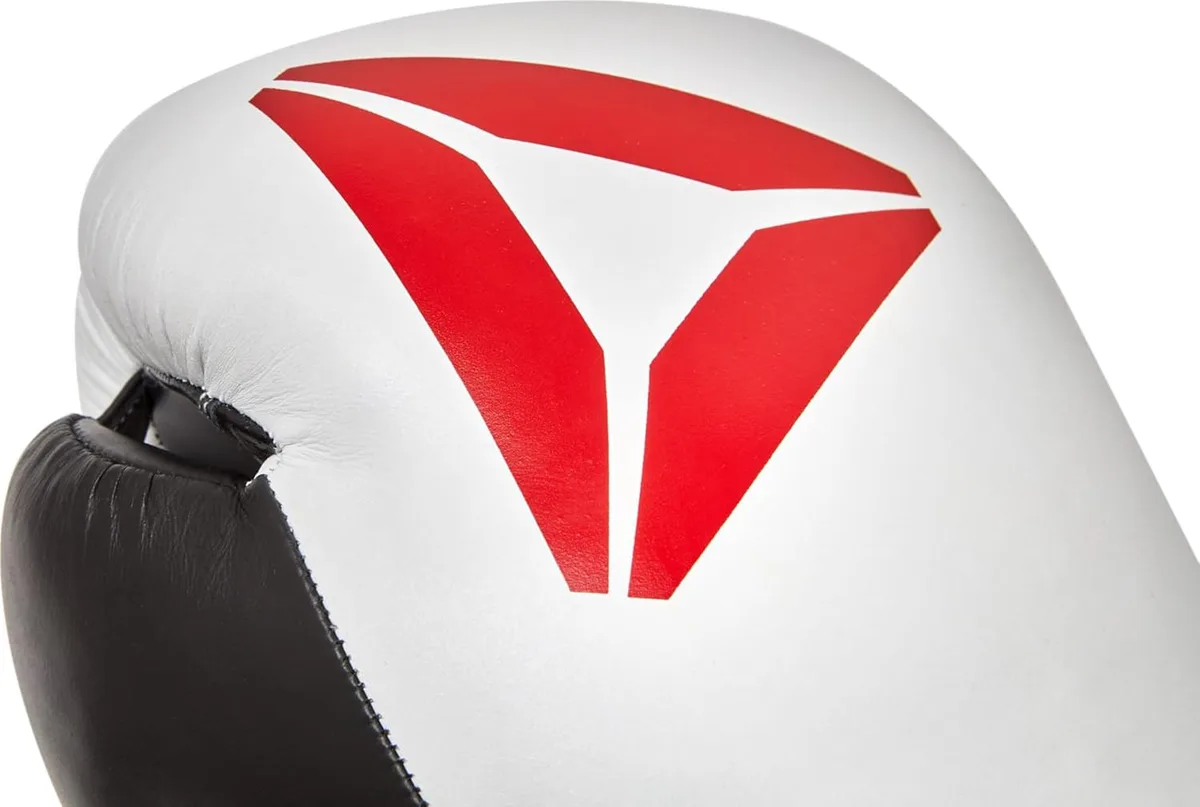 Боксерские перчатки Reebok кожа 10 унций черные белые