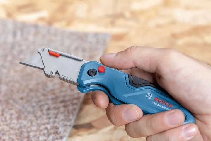 Складний ніж Bosch Professional у наборі з трьох штук.