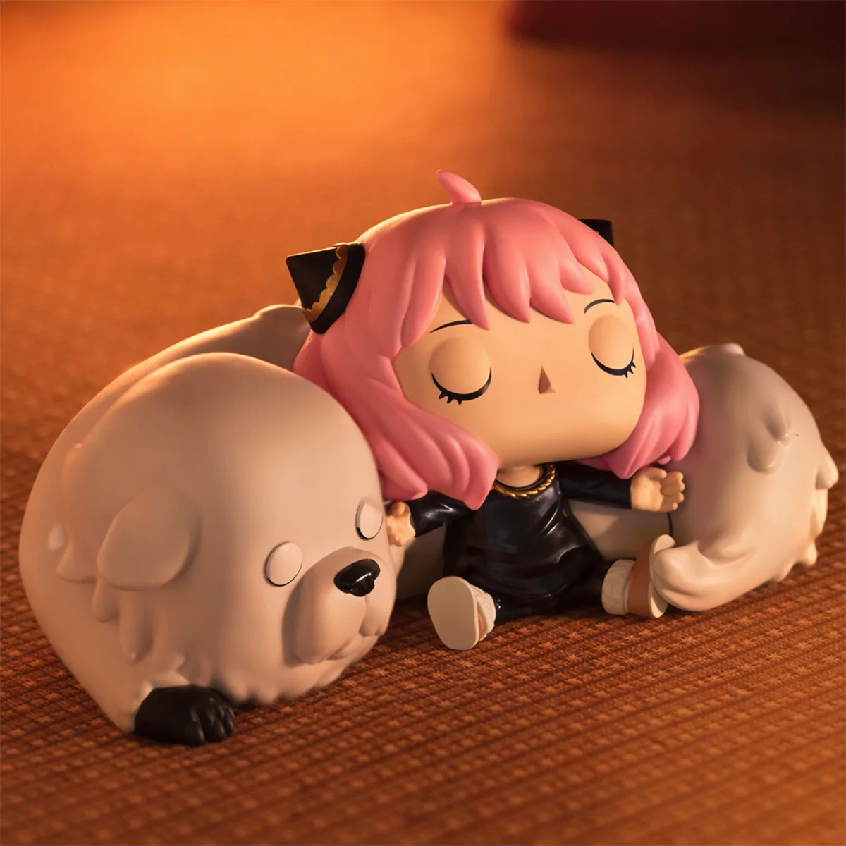Ігрова фігурка Funko вінілова 12,2х6х7 см Аня спить з Бондом