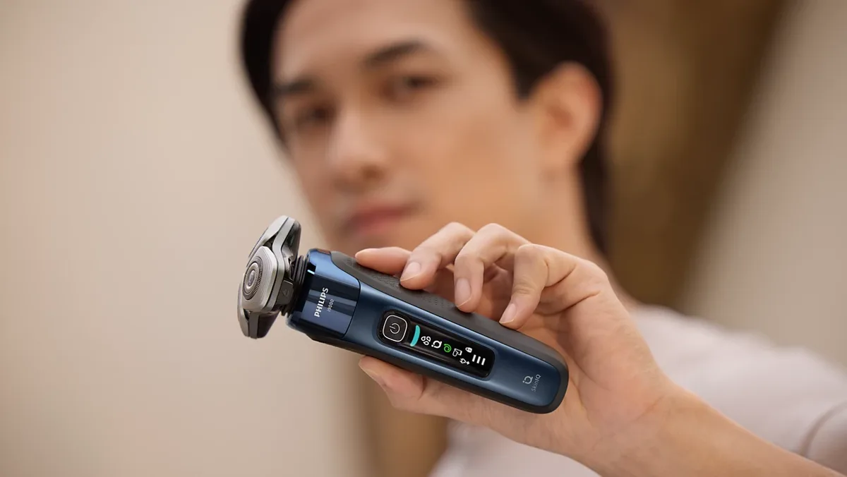 Електрична бритва Philips Series i9000 Prestige SkinIQ, 3 бритвені головки, Li-Ion, для сухого та вологого гоління, з індикатором