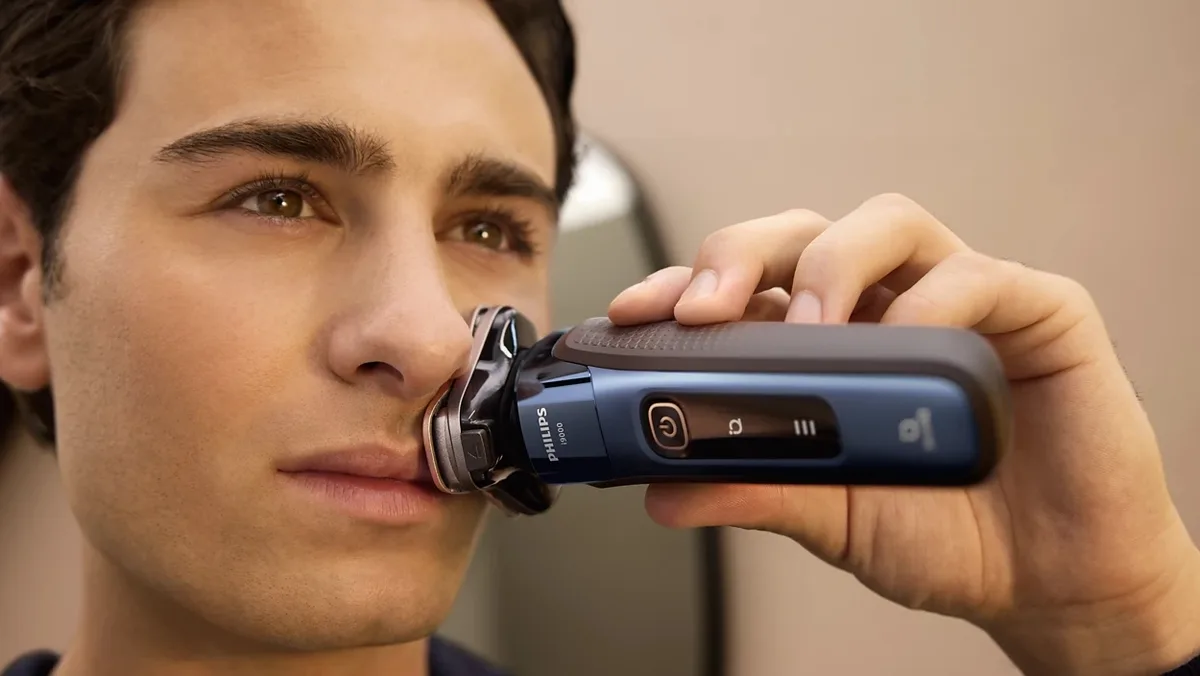 Електрична бритва Philips Series i9000 Prestige SkinIQ, 3 бритвені головки, Li-Ion, для сухого та вологого гоління, з індикатором