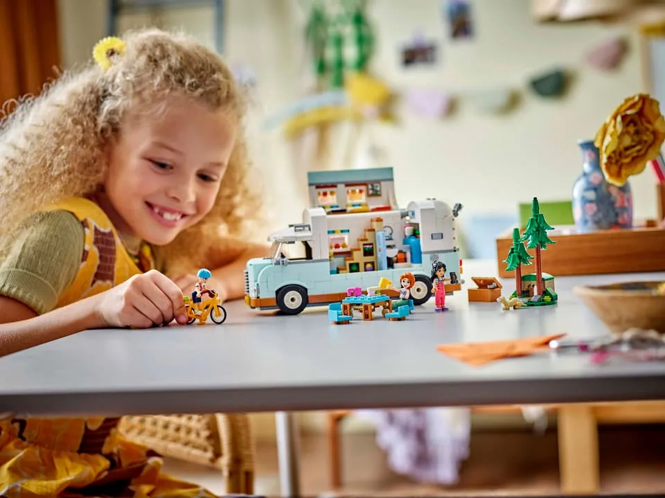 Конструктор LEGO Friends 42663 фургон для кемпінгу різнокольоровий