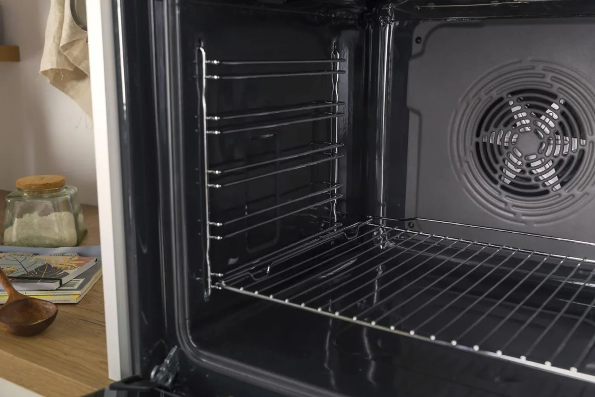 Духова шафа Gorenje електрична 77л A+ з Wi-Fi чорна для випікання і готування з функцією парового очищення