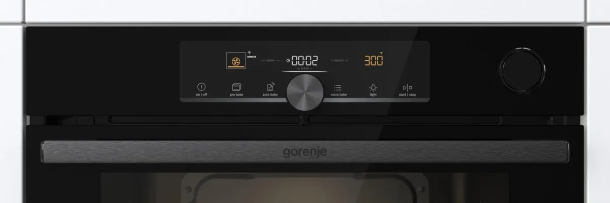 Духова шафа Gorenje електрична 77л A+ з Wi-Fi чорна для випікання і готування з функцією парового очищення