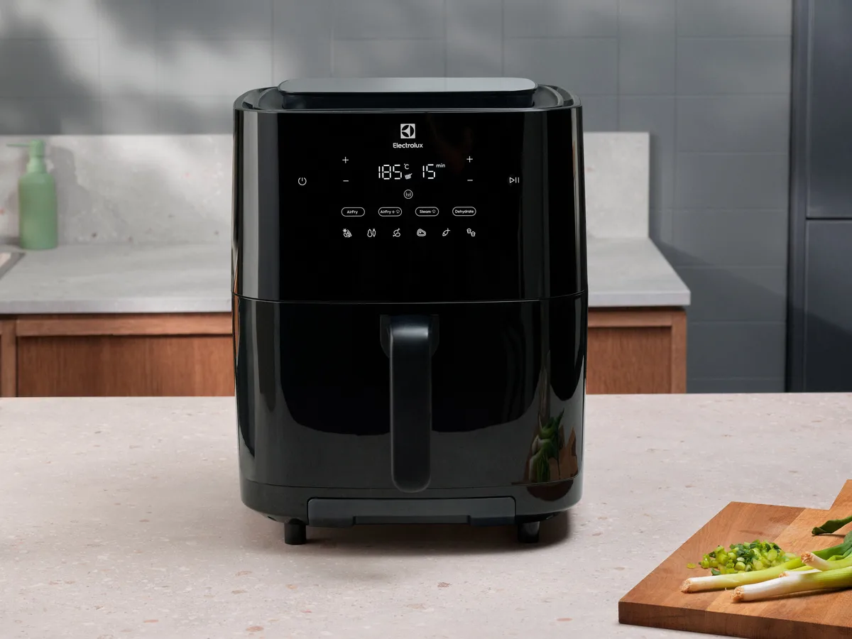 Мультифункціональна піч Electrolux 1800Вт, об'єм чаші 6.8л, сенсорне управління, 6 автоматичних програм, приготування на парі, пла